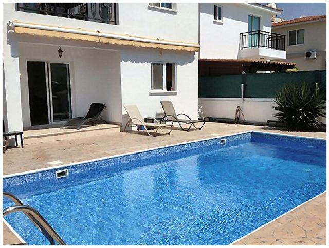 Willa White Rose Pafos